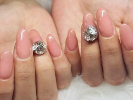 ワンカラー大きめビジュ