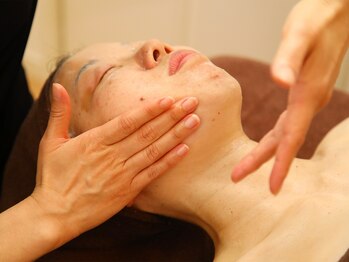 カイロプラクティックサロン ディア(Chiropractic Salon Dear)の写真/美容カイロ専門店の【小顔調整+フェイシャルケア】でお肌を引き締めリフトアップ☆ハリ艶美肌に導きます!