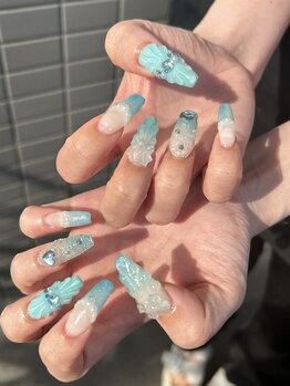 アヤネイルズ アンド アイラッシュ 綱島店(AYA NAILZ.&Eyelash)/涼しげ水色キラキラネイル