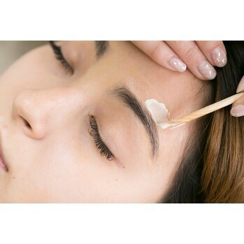 【ご新規様限定】アイブロウWAX (1回)メイクなし3850円　間引き・毛量調節×