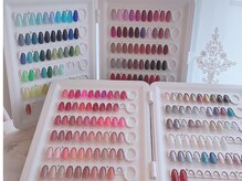 カラー豊富にご用意！300色以上!マグネットジェルもございます。