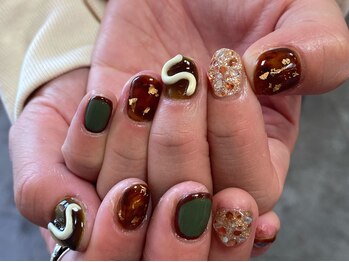 カーティシーネイルズ(curtisii NAILS)/大人な個性派デザイン