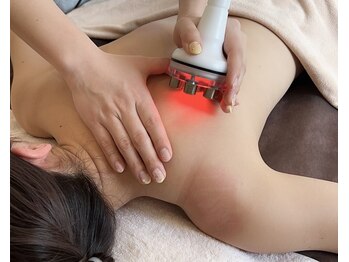 エイシスグロウ(asis glow.)の写真/華奢見え二の腕でシルエットに自信を♪【脂肪燃焼液10ml導入×ハイパーナイフ×痩身マッサージ¥12000】