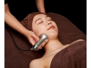 カワカミ 美人塾エステ(kawakami 美人塾エステ)/目元集中の近赤外線エステ