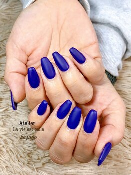 アトリエ ラヴィエベル(Atelier La vie est belle!)/マットなロイヤルブルー★
