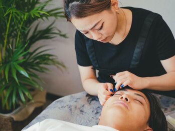 エイトブロウ 八日市店(8BROW)の写真/【似合わせ眉を実現☆】左右差やバランスも考慮◎洗練された眉デザインで目元をアップグレード！