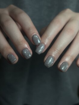 アテ(ate.)の写真/オフィスネイルも◎指先から、洗練された大人の日常♪ダークカラーのシンプルアートで叶えるモードネイル！