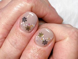 落ち着いたカラーに雪の結晶