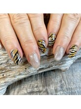 爪屋べっぴん堂/トラ柄ネイル