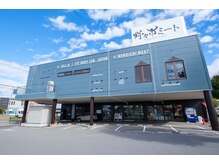 ワイビューティ(Y.Beauty)の雰囲気（外観：野々市ミートの看板が目印です。無料駐車場10台）