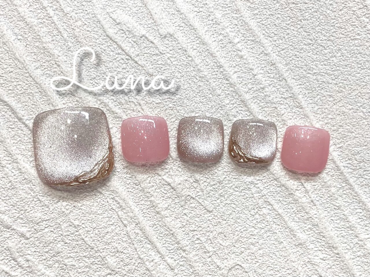 2025年秋トレンド】ミラー フットのネイルデザイン集｜人気順