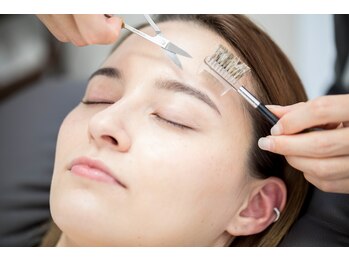 フチュール(futur)/STEP4　眉カット