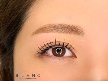 ブラン 小倉店(Blanc)の写真/【いつでも華やかな目元に♪】マツエクで地まつげの本数に左右されずボリュームUPが叶う♪リピート多数★