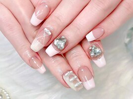 トレンドのバレエコアネイル◎
