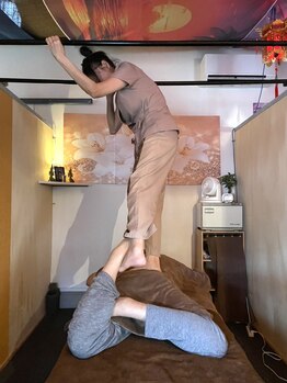 グッドハンドの写真/【固まった体に◎】タイ式マッサージならではのストレッチで全身をゆるめ、疲れやだるさをスッキリ改善！