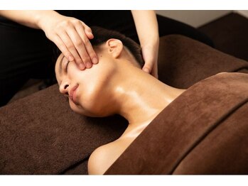 ブライダルエステ バイ スイスパ表参道(BRIDAL ESTHE by SUI SPA)の写真/【大好評◎究極ブライダルエステ】驚きの効果!!小顔矯正コルギ×毛穴洗浄★ほうれい線/毛穴/たるみ徹底改善