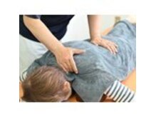 白神鍼灸院の雰囲気（お身体の状態を見極め、丁寧に施術します。）