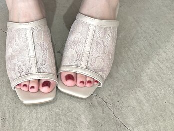 トータルビューティーサロンココカラ(KOKOKARA)の写真/足先も気を抜けない！これからの季節はフットネイルで更に女子力UP☆お仕事上ハンドネイルができない方も◎