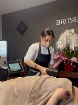 BRUSHの写真/最新ハイブリッド脱毛で清潔感をUP!-10℃冷却の最新マシンで「痛みの少なさ」と「効果」を両立!