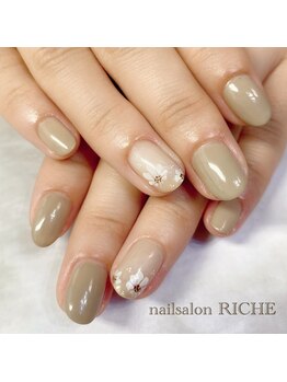 リッシュ(RICHE)/シンプルフラワーネイル