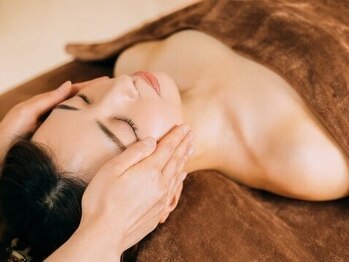 スワロ(suwaro)の写真/【二重あご・ほうれい線・たるみケア】表情筋から引き上げる最新EMS小顔コースで理想のフェイスラインへ♪