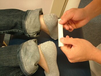 さくらカイロプラクティックヒーリングセンター/足の長さがこんなに違う!?