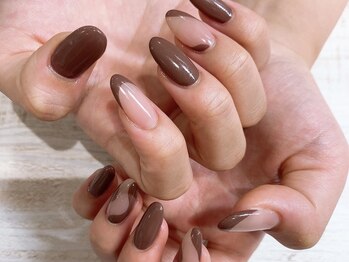 カラーズ(colors.)/ブラウン×変形フレンチ。