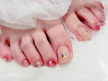ネイルサロン ヴィクシア(Nail Salon VIXIA)の写真/お洒落な足元を叶える！フットネイルクーポン豊富♪高品質＆コスパ◎で角質ケアも人気！♪