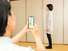 カイロプラクティックルーム フォローの雰囲気（写真2枚で姿勢分析いたします。未来の姿勢もわかるんです。）