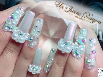 アン ジョーヌドラゴ/雪の結晶ネイル