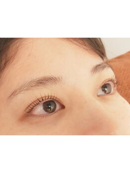 ナチュラル上品な目元にしたい