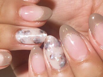 サロン ド ワカ(Salon de WAKA)/白べっ甲×ベージュのフレンチ