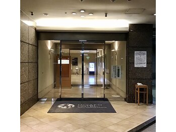 エムズワン 都ホテル店(M'S ONE)/地下入口エレベーターホール