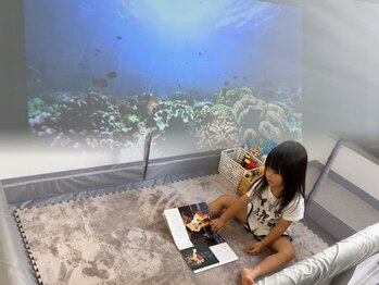 ランド 吹田(Le'and)の写真/忙しい毎日を過ごすママさん応援*プロジェクター完備★【まつげパーマ¥4000/マツエク¥4500/眉wax¥4000】