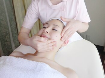 ラファアイランド別館 小倉守恒の写真/これぞ美小顔☆《高濃度アルジルリンソフト導入》表情のクセや凝り固まった筋肉をほぐして劇的リフトUP☆