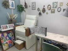 リモネイル(Rimo nail)の雰囲気（ 1名様のみの貸し切りサロンです♪ふかふかのフットチェアも◎）