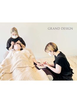 ネイル・アイメニューの同時施術が可能