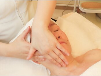 アミュレット 銀座の写真/緩んだお肌を引き締めてほうれい線・シワ・たるみの改善へ♪敏感肌の方にも◎LDMでしっかり肌管理★