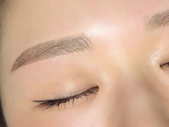 まつげパーマ・パリジェンヌ・アイブロウ EYE405千葉店【アイヨンマルゴ】の写真/《眉毛で顔の印象は変わる♪》プロがお客様の骨格や生えグセを見極めて“本当に似合う眉毛の形”をご提案！