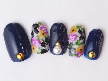 ネイルサロン ドレリッチ 大宮店(drerich)/【6990】秋冬花柄ネイビー