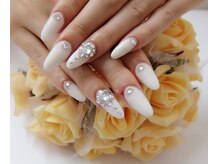 ネイルサロンミキ 横浜(MIKI)/白ビジューネイルスカルプ