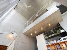 マシュー(MACHOU)の雰囲気(1階と2階の間は吹き抜けになっていて、開放感のある空間です。)