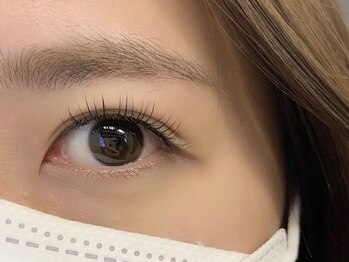 ハレ(Hale)/目の形やバランスを見てデザイン