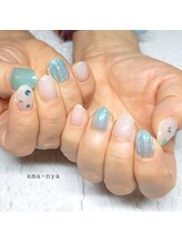 アマーニャ(ama-nya)/水色ネイル　ストーンとラメ