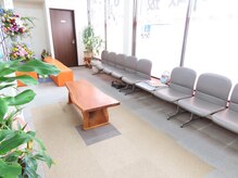 長嶺東整体院の雰囲気（最新の施術機器が勢揃い！明るい雰囲気で受けられます。）