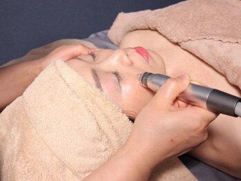 ソフトハンド 蒲田店の写真/お得な価格帯でご案内♪毛穴洗浄＋小顔ハイパーナイフ＋デコルテリンパマッサージ★当日予約＆男性利用OK
