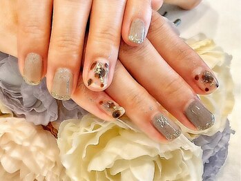 ブリエカドー(Briller Cadeau)/変形ドットネイル