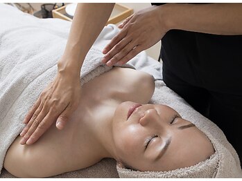 ポーラ ザ ビューティ 江坂店(POLA THE BEAUTY)/充実のデコルテケア