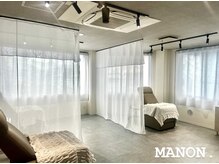 ふかふかの電動リクライニングベッドでゆっくりとお寛ぎください