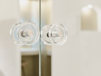 ウルスチーム アンド ビューティー(uruSteam & beauty)/ガラスの扉の向こうは別空間